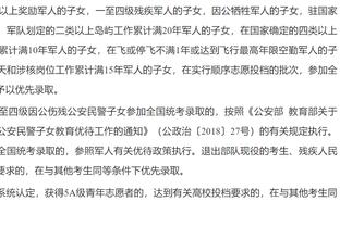 这是会记一辈子的场景！利物浦球员、教练、工作人员一起和球迷高唱你永不独行